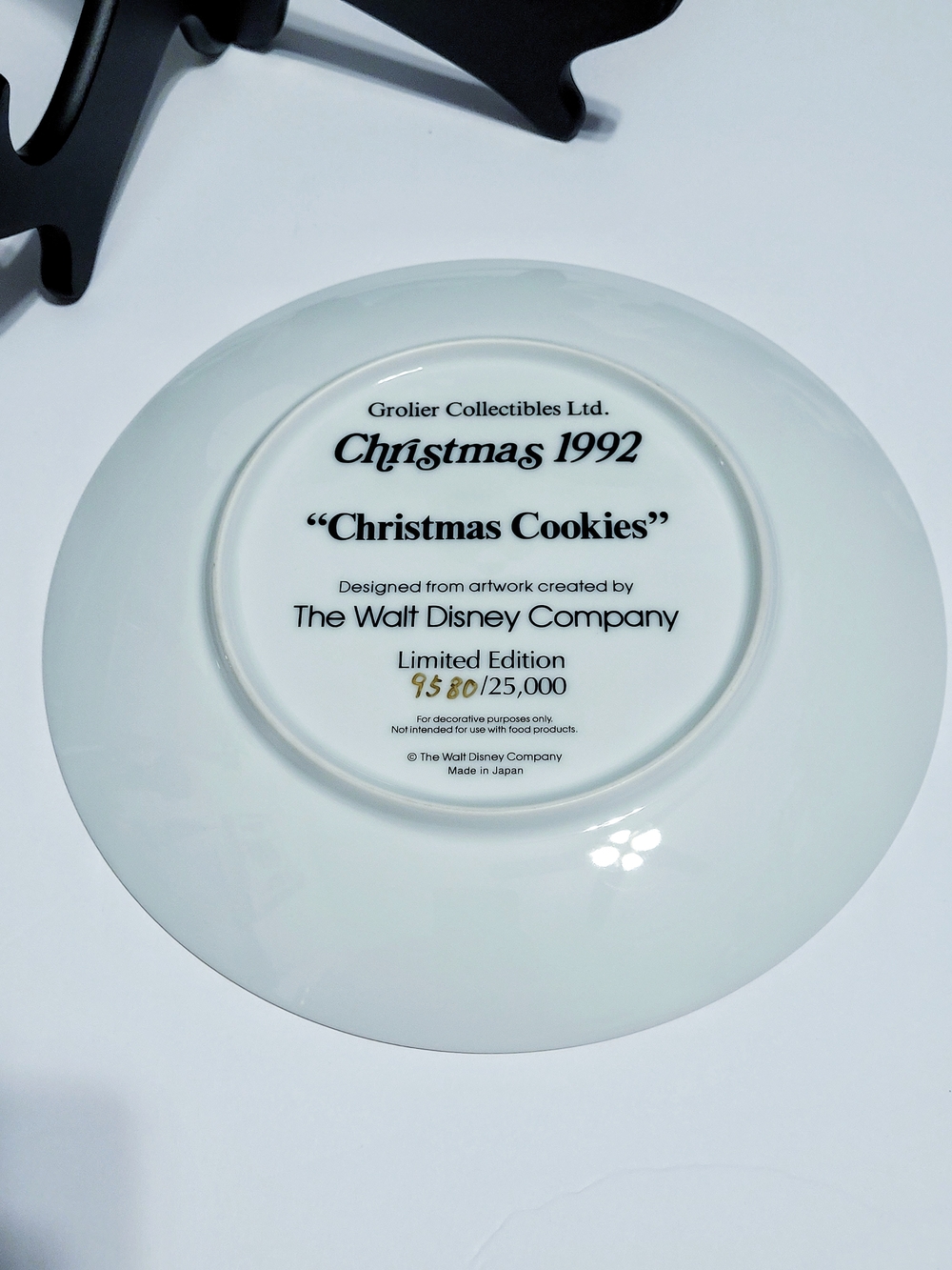 Disney Christmas 1992 Collectible Plate - Red, Green, Yellow - Picture 3 of 3